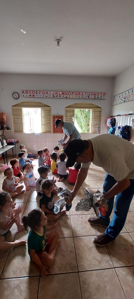Entrega de ovos de Páscoa